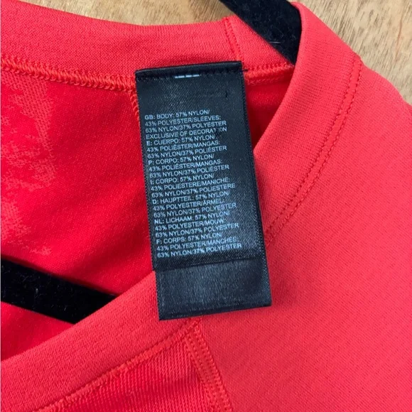 The North Face Vibrant Red Short Sleeve Tee - Picture 4 of 5